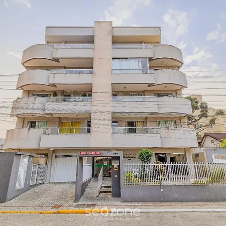 Apartamento a 500m Praia de Bombas EBJ302-2