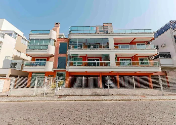 Espaçosa Cobertura Duplex com Piscina Privativa Bombinhas
